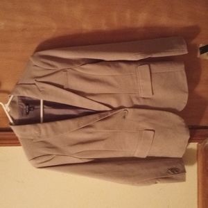 Apt. 9 Women's tan blazer. Size 4